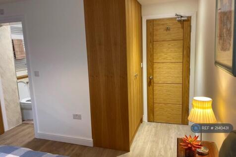 View Towards Bathroom3