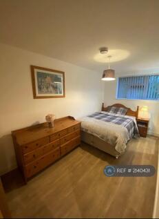 B2,Bathroom To The Left Of Bed