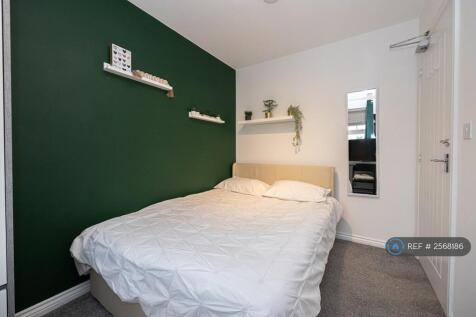 Room 3 w/ Private Wc &#61; £650