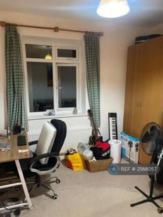 Bedroom 2 / Office