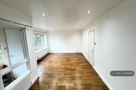 Dining Area &amp; Living Room (1st Floor)