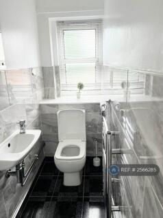 Bathroom 1 (Toilet)