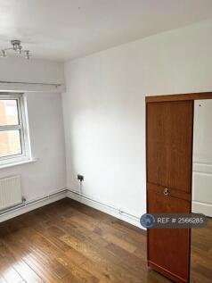 Bedroom 2 (Top Floor)