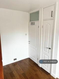 Bedroom 2 (Top Floor)