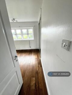 Bedroom 3 (Top Floor)