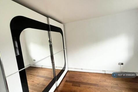 Bedroom 3 (Top Floor)