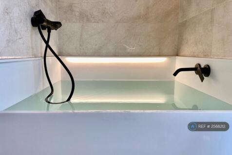 Master Bedroom En-Suite 2
