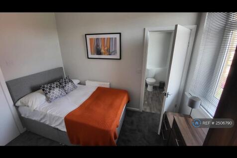Room 4 - Available