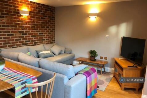 Lounge/Dining Area