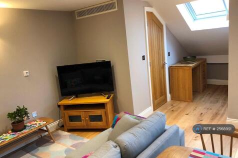 Lounge With Work Station Alcove