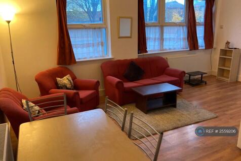 Living Room/Dining Area