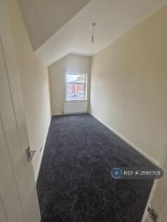 Middle Bedroom