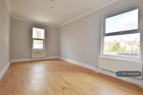 Bedroom 2 (4.6 x 2.7 m)