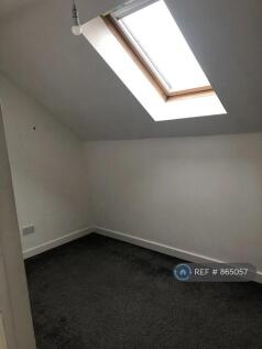 Double Back Bedroom With Skylight