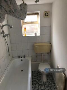 2 Mkt Court Downstairs Bathroom