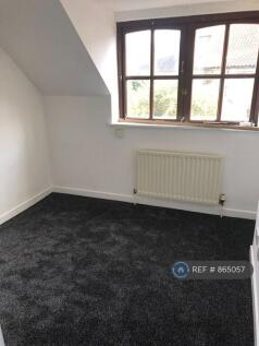 2 Mkt Court Upstairs Main Double Bedroom