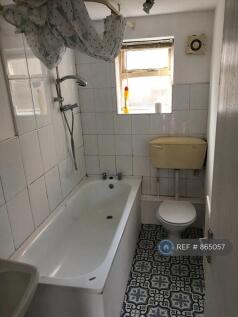 2 Mkt Court Downstairs Bathroom