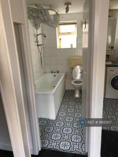 2 Mkt Court Downstairs Bathroom