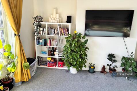 Lounge - Wall Mounted Tv Included
