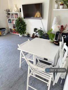 Lounge Extendable Table &amp; Chairs Included