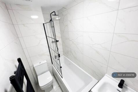 Flat 6 Bathroom