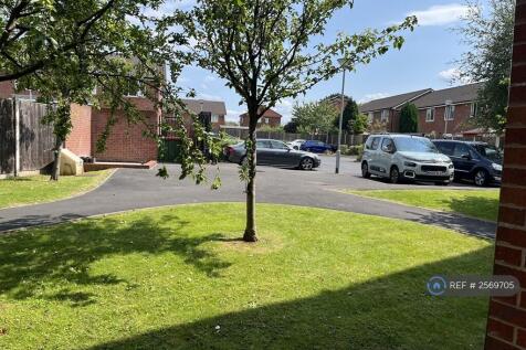 Front View / Private Parking