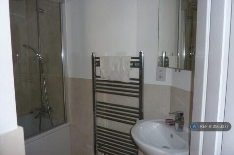 Bathroom Showing Sink