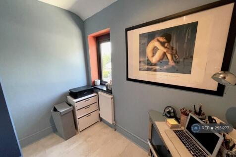 3rd Bedroom - Study 
