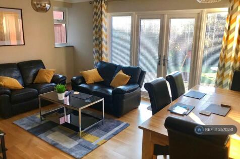 Lounge-Diner, Overlooks Patio &amp; Garden