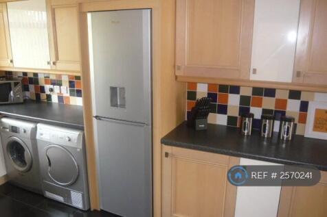 2 Fridges, 2 Freezers, Dishwasher, Weekly Cleaner