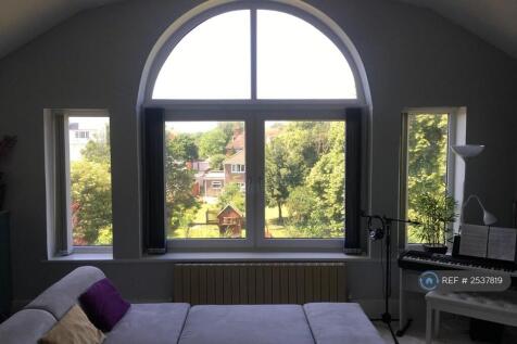 Lounge Window 2017