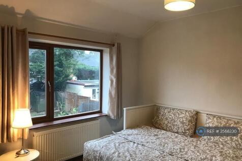 Double Bedroom 2 - Garden View