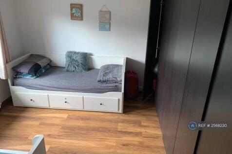 Double Bedroom 2 - Garden View