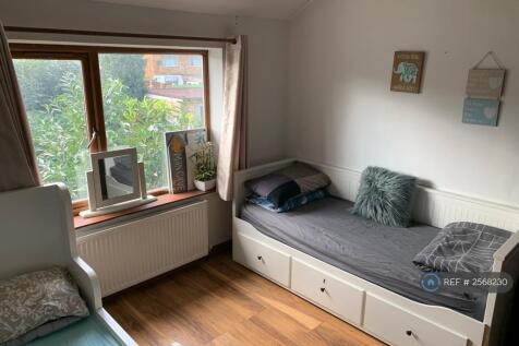 Double Bedroom 2 - Garden View