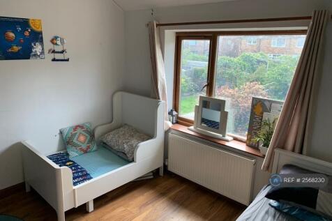 Double Bedroom 2 - Garden View