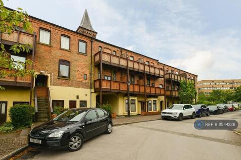 Leen Court 