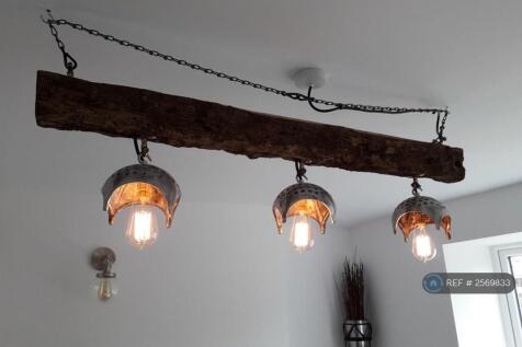 Quirky Central Dimmer Light In Lounge