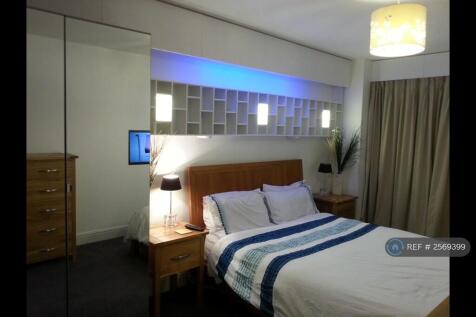 Bedroom With Lots Of Storage