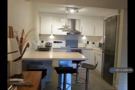 Fully Fitted Kitchen