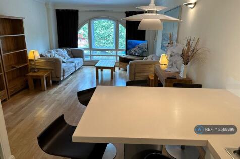 Dining Area With 4 Stools