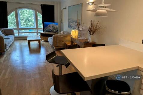 Dining Area With 4 Stools