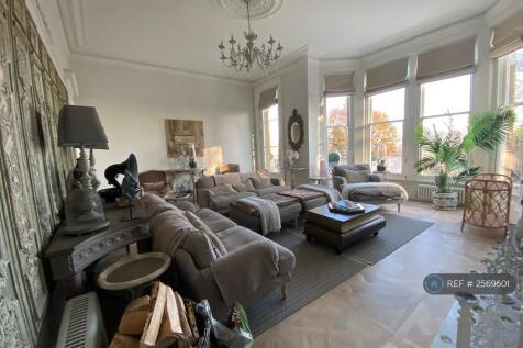 Upper Living Room 