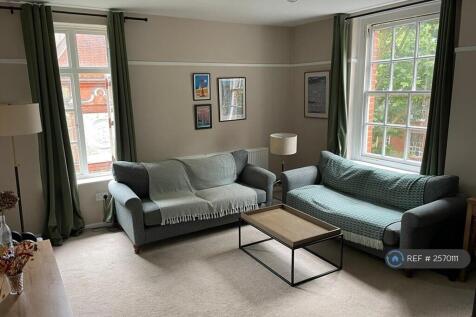 Living Room - Image 2