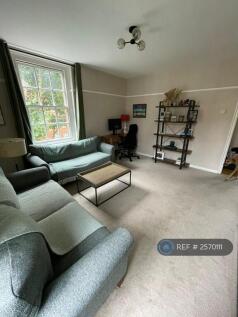Living Room - Image 4