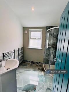 Bedroom 3 &amp; 6 Shared Bathroom