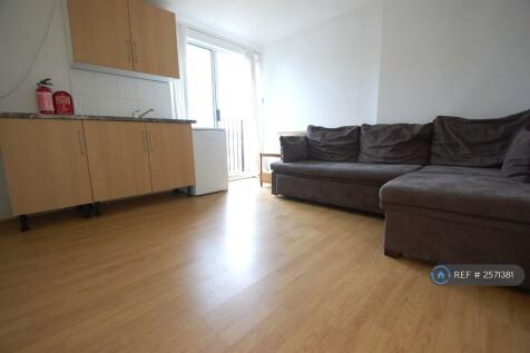 Top Floor Flatlet With Kitchen 2