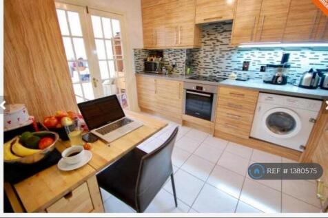 Large Kitchen With Extendable Dining Table