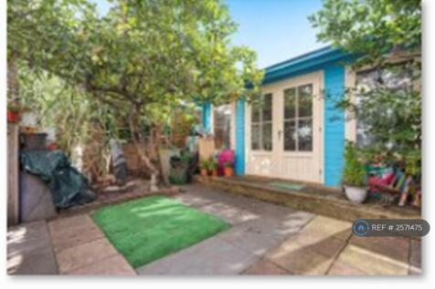 Garden &amp; 15&#43; m.Sq. Log Cabin
