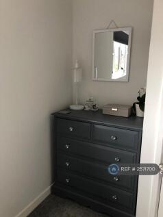 Nook Accommodating Chest Of Drawers 