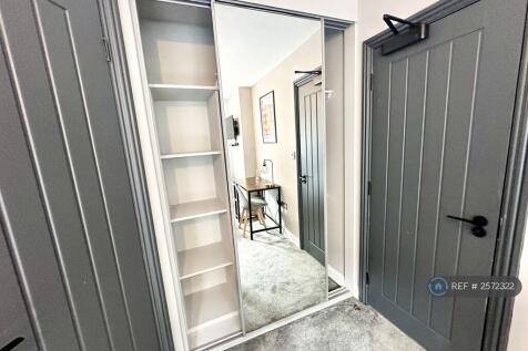 Built In Wardrobe 